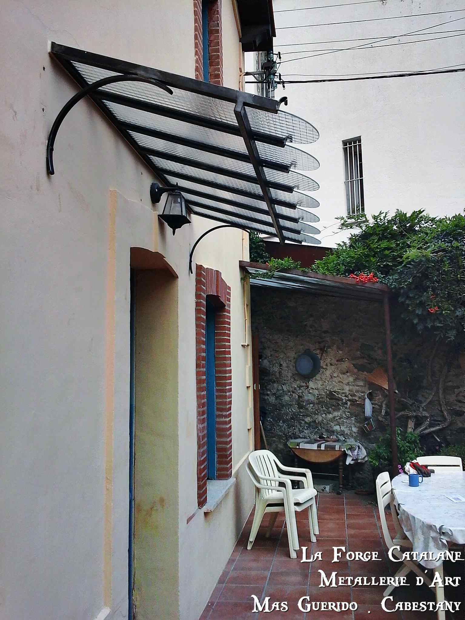 marquise fer classique verre arme festonnage forge catalane (3).jpg